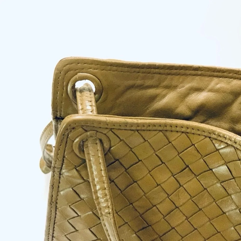 BOTTEGA VENETA Authentic Vintage Leather Intrecciato Weave Bag, Acorn Color